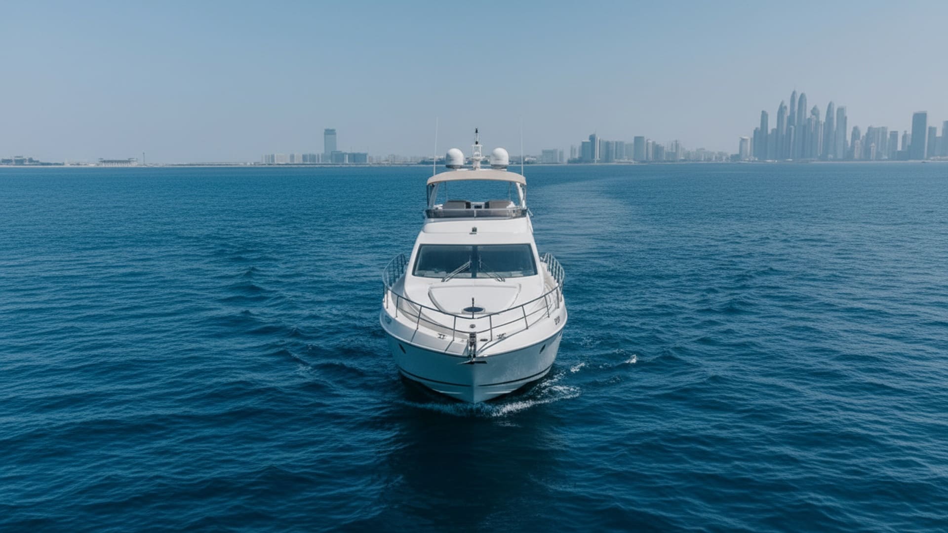 Vision Voyager 55 ft: просторная палуба, зона отдыха, премиум-чартер