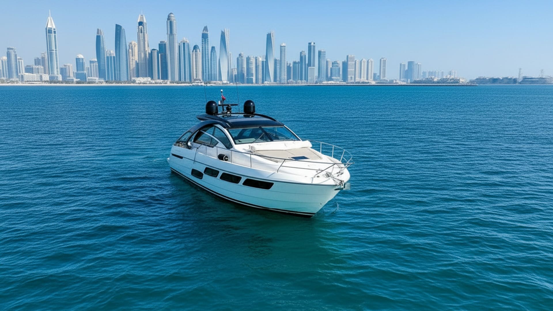 Просторная палуба Pearl Navigator 52 ft для отдыха и загара